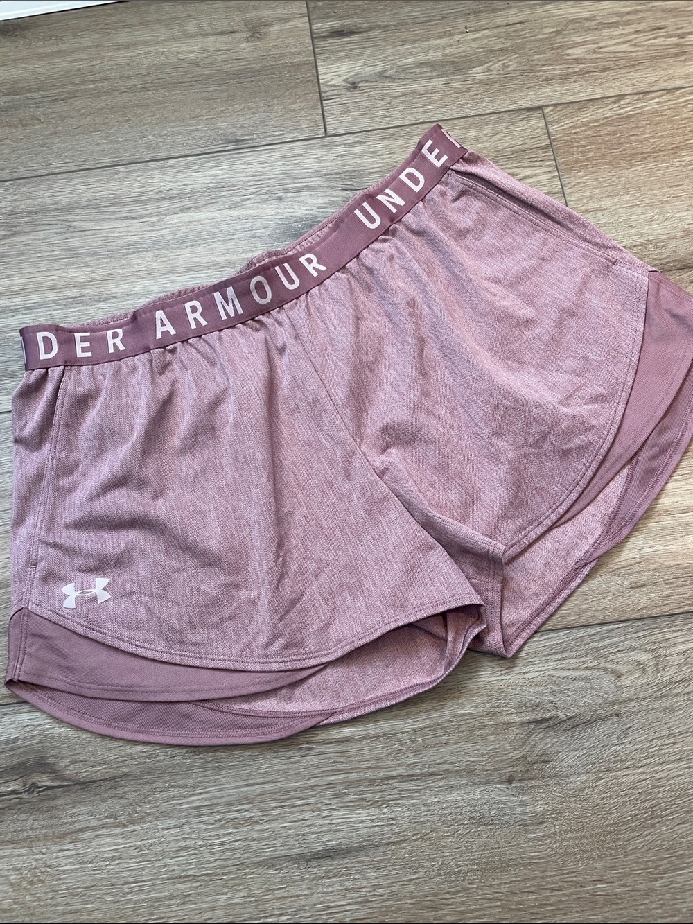Under Armour Play Up HeatGear Mauve Athletic Shorts XL Loose